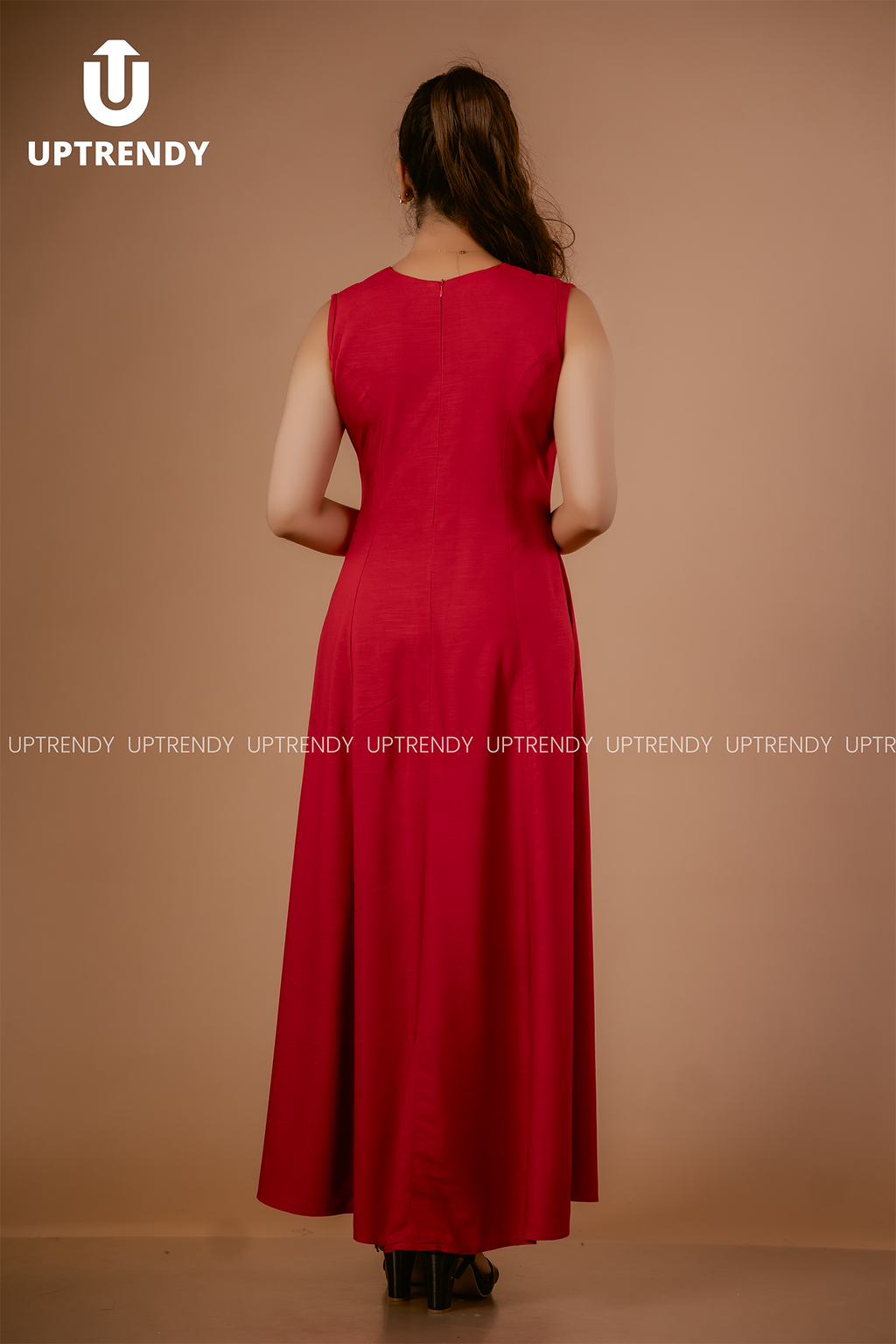 THE CLASSIC CREW-NECK FLOWING MAXI