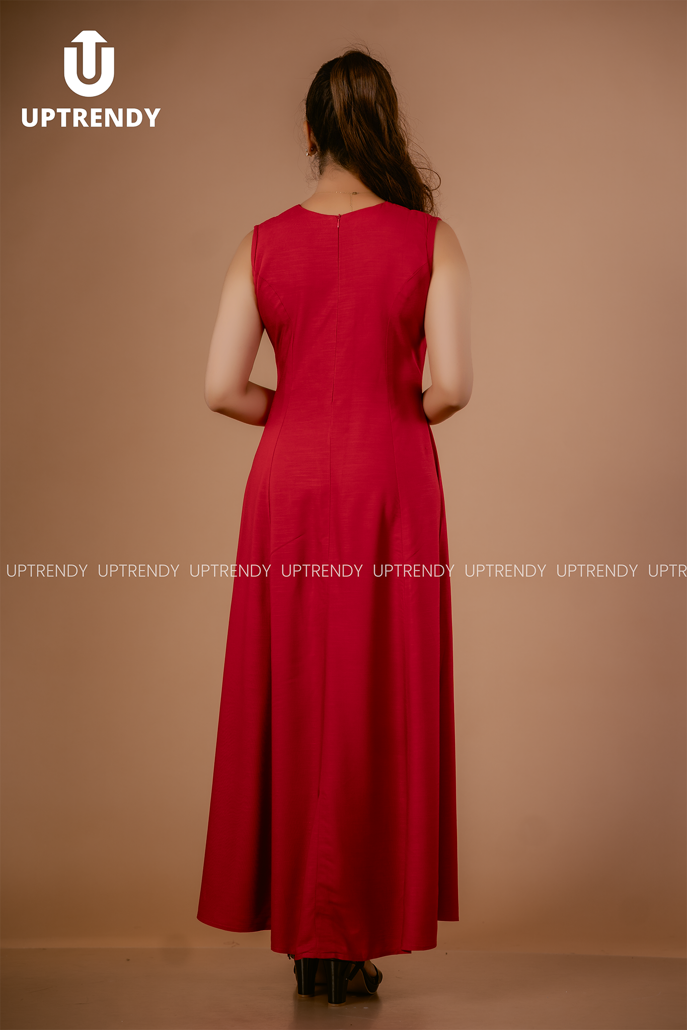 THE CLASSIC CREW-NECK FLOWING MAXI