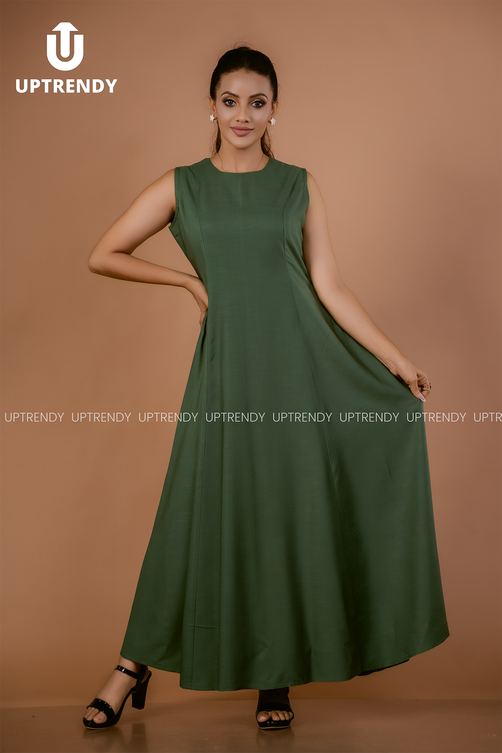 THE CLASSIC CREW-NECK FLOWING MAXI