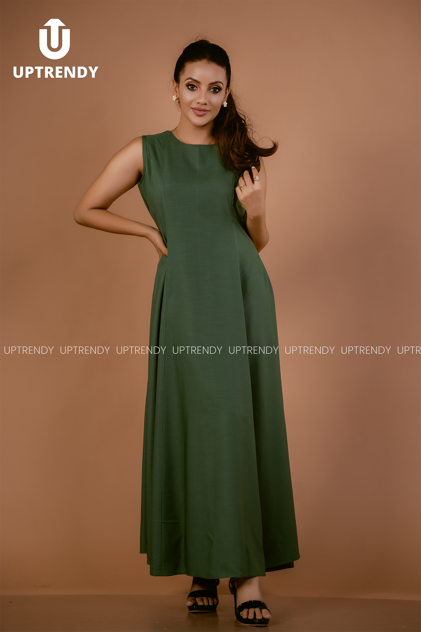 THE CLASSIC CREW-NECK FLOWING MAXI