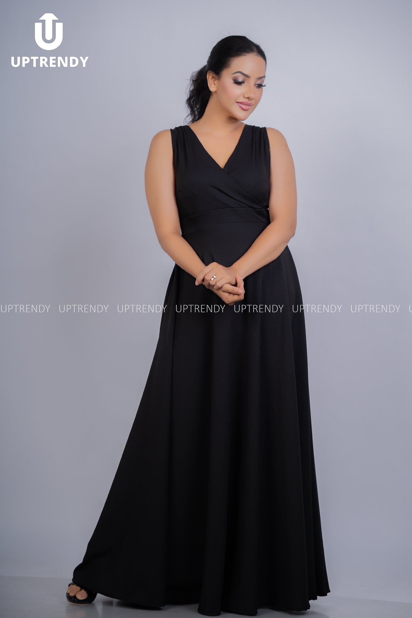THE FLOWING V-NECK MAXI