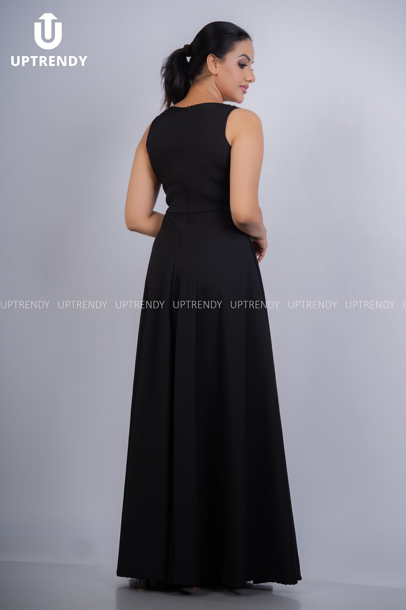 THE FLOWING V-NECK MAXI