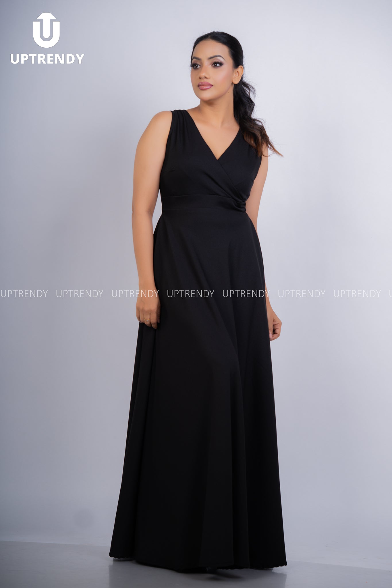 THE FLOWING V-NECK MAXI